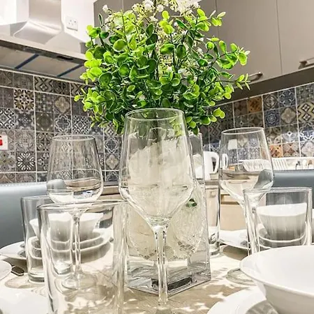 Earthly Escape 7 - Sliema Strand,