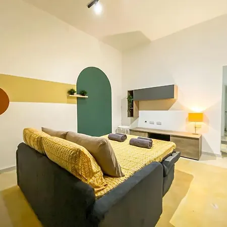 Earthly Escape 7 - Sliema Strand, * Gzira