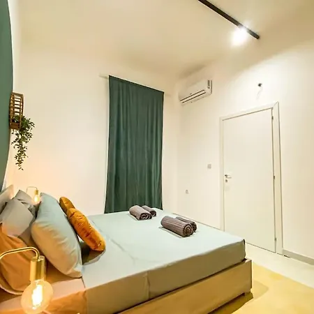 Earthly Escape 7 - Sliema Strand, شقة