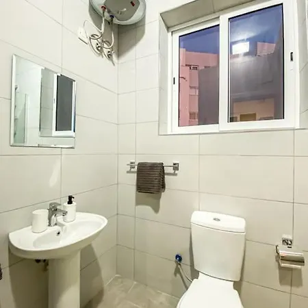 Earthly Escape 7 - Sliema Strand, شقة *